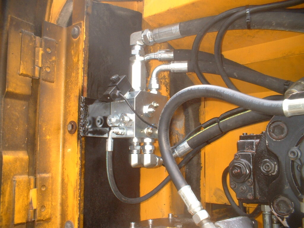 Two pump priority flow valve