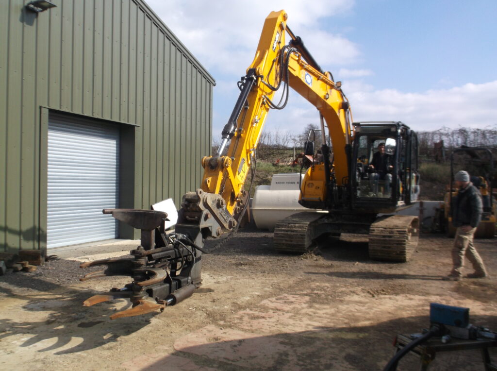 JCB JS 130 tree shears 